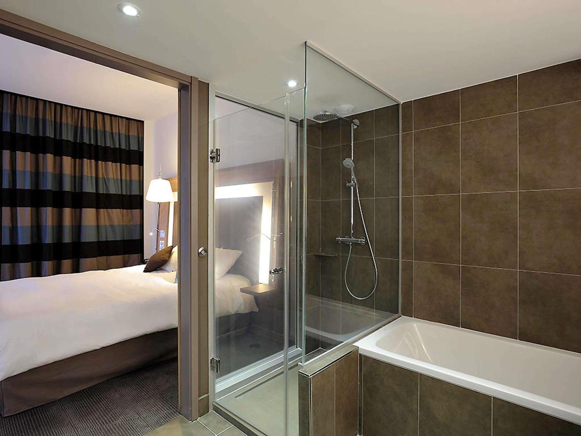 Executive Suite with One Double Bed and Two Single Beds
